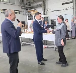 Поздравление машиностроителей Научно-производственной компании «Томские электронные технологии»
